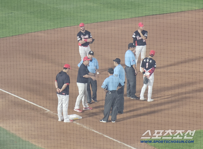 This is a mess? Coach Lee Bum-ho's storm charge, ready to leave, shook off the head coach and ran out of the ground 