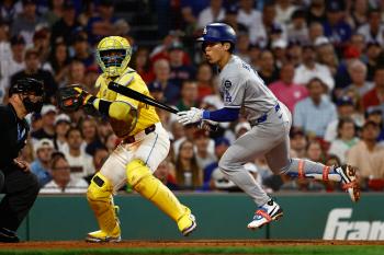 0.143 Betts in the second half, arrived during the game after playing with his family, and the worst result was minus Kim Hye-sung, who struck out as a pinch hitter