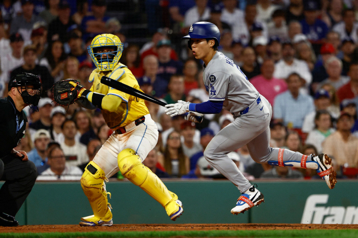 0.143 Betts in the second half, arrived during the game after playing with his family, and the worst result was minus Kim Hye-sung, who struck out as a pinch hitter