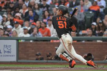 All three hits are hard hits. Lee Jung-hoo, come back! The second double in the ninth inning was a home run in all other stadiums, and five hits exploded for two days.254SF 12 New York M