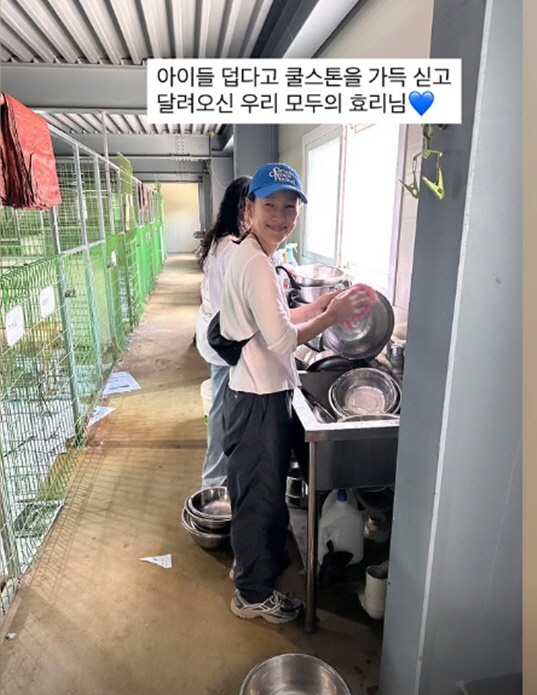 Lee Hyori and Yuri Volunteer for Animal Shelter
