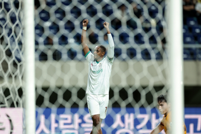  I have a headache. Daejeon that seems to be going away. This time, Hernandez Ak!...Up to 4 weeks away