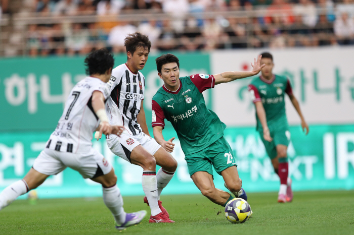 Lindado PK Goal Seoul is now in the top ranks...the 1-0 defeat of Daejeon
