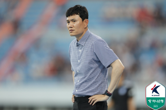 Director Chung Kyung-ho, who did not laugh despite the theater draw, should have won the unfair game unconditionally
