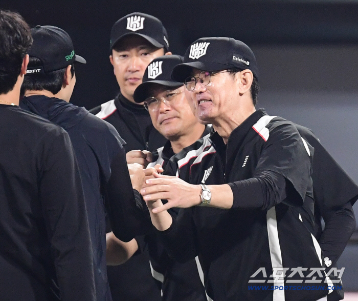 The father-in-law is dying. Shh! The responsibility of the ace who took the mound during the funeral, thinking only of his father-in-law, threw