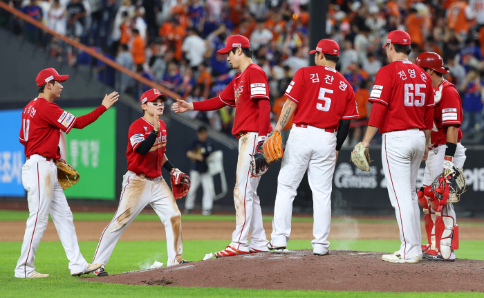 I was so nervous that I even put on my earphones… The results don't matter, romantic baseball of our time