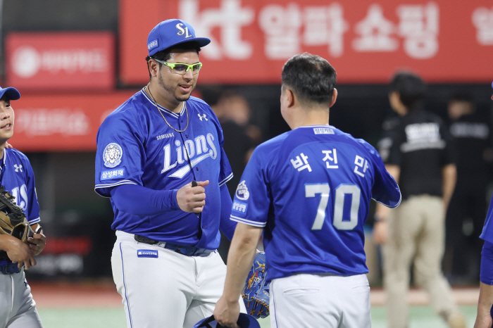 I've been through a lot of foreigners... Director Park Jin-man said, 'I meant it.'