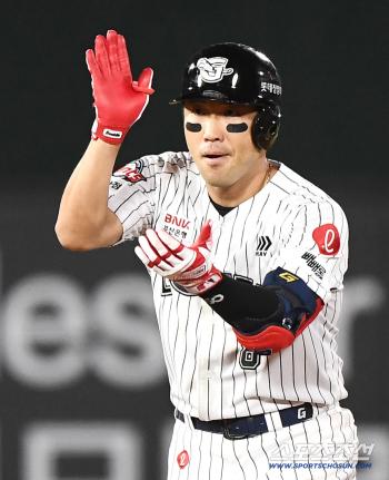 Junwoo threw the bat! KIA's final hit at the bottom of the eighth inning, which left a mental breakdown for six consecutive losses...Lotte's 5th consecutive win, escapes natural enemy relationship with nail 