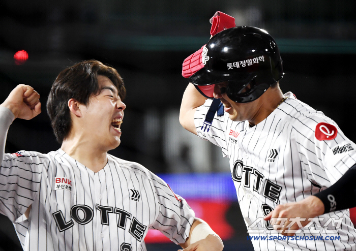 Junwoo threw the bat! KIA's final hit at the bottom of the eighth inning, which left a mental breakdown for six consecutive losses...Lotte's 5th consecutive win, escapes natural enemy relationship with nail 