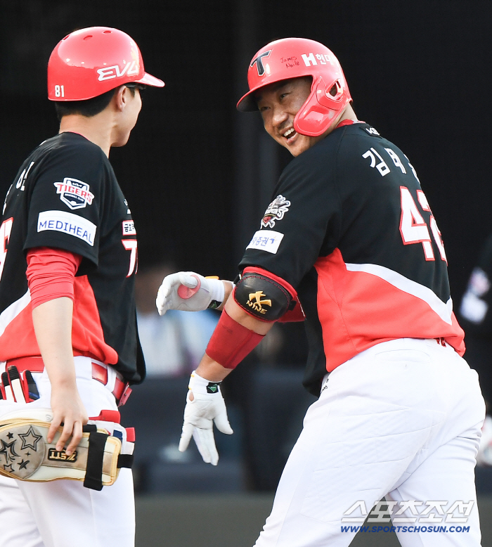 Junwoo threw the bat! KIA's final hit at the bottom of the eighth inning, which left a mental breakdown for six consecutive losses...Lotte's 5th consecutive win, escapes natural enemy relationship with nail 