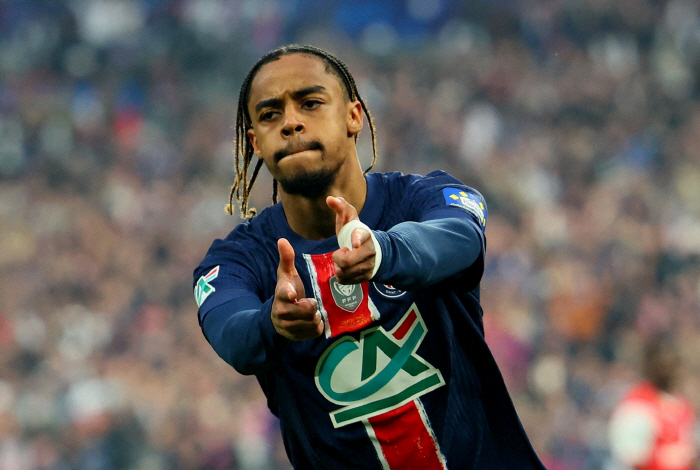 Kangin, take care! Liverpool Crazy, Paris Saint-Germain's four-time winner Jung Jo-joon