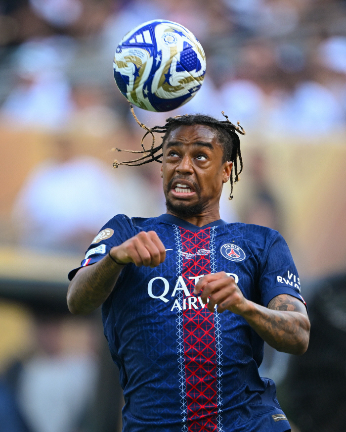 Kangin, take care! Liverpool Crazy, Paris Saint-Germain's four-time winner Jung Jo-joon