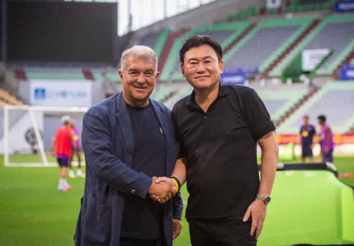 The Korean airline helped me Cancellation of Barca match → Last minute success, back story revealed by owner Kobe