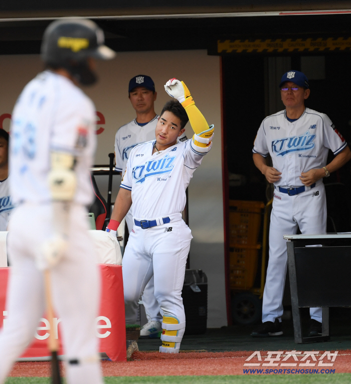 KT's incredible reversal drama in the bottom of the ninth inning, Samsung's bullpen pushing out the walk-off nightmare 
