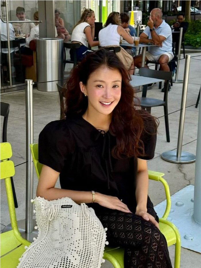Lee Si-young is pregnant with her second child after divorce, perfect Friday night from New York to wine  cocktail bar