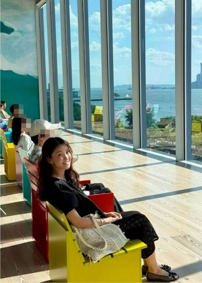 Lee Si-young is pregnant with her second child after divorce, perfect Friday night from New York to wine  cocktail bar