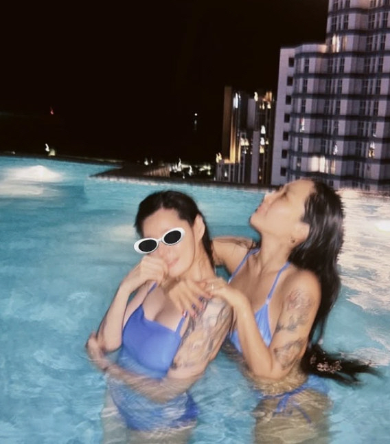 Monica, 100 days after giving birth, unbelievable swimsuit...a lavish pool party