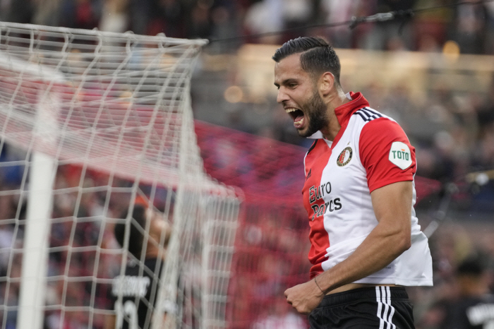 Next is Hwang In Beom's turn! Feyenoord Mountain I trust again...This summer alone, EPL and Lari will advance one by one