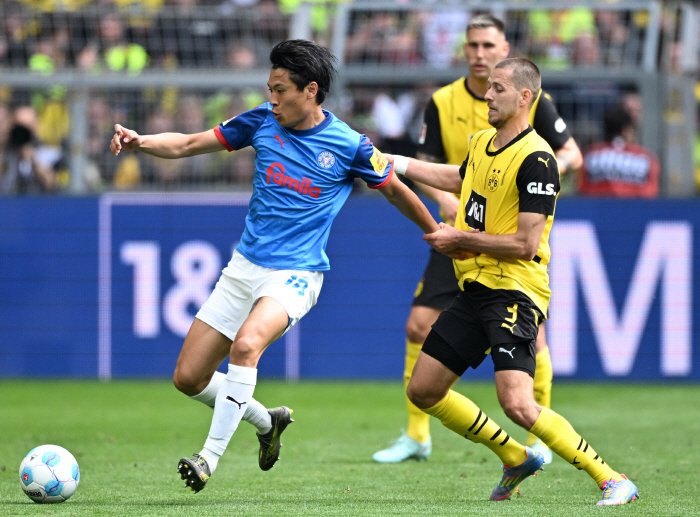 11 Japanese Bundesliga players vs. 4 Koreans. FW who hit the jackpot, and Kastroff who was naturalized for 16 billion won in transfer fee and rice