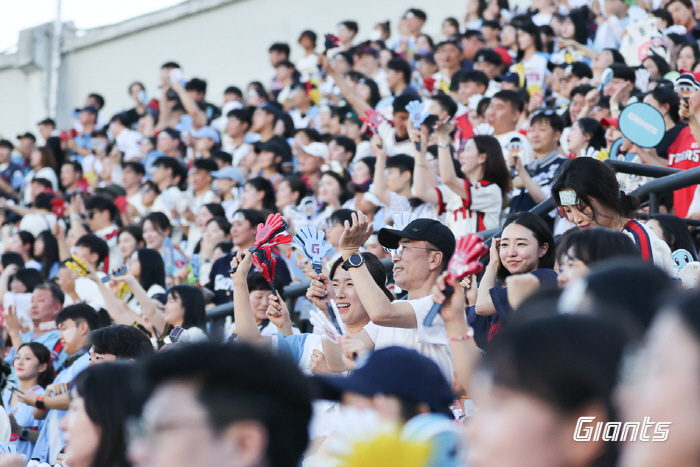 On average, 28,61 Kim Tae-hyung Magic → Lotte Home exceeded 1 million spectators! Busan is now waiting for its first fall in eight years 