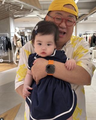 Park Soo-hong, a family member, has a grandfather in his daughter, JayThank you. I love you