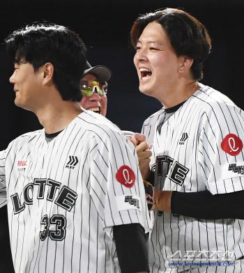  Director Kim Tae-hyung, Kim Won-joong, and Seungri's big smile
