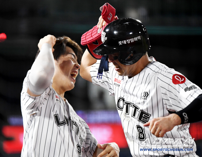  Jeon Junwoo, Go Seungmin, cheers for victory