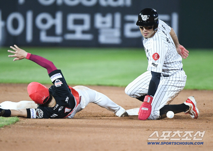  Junwoo moves to second base