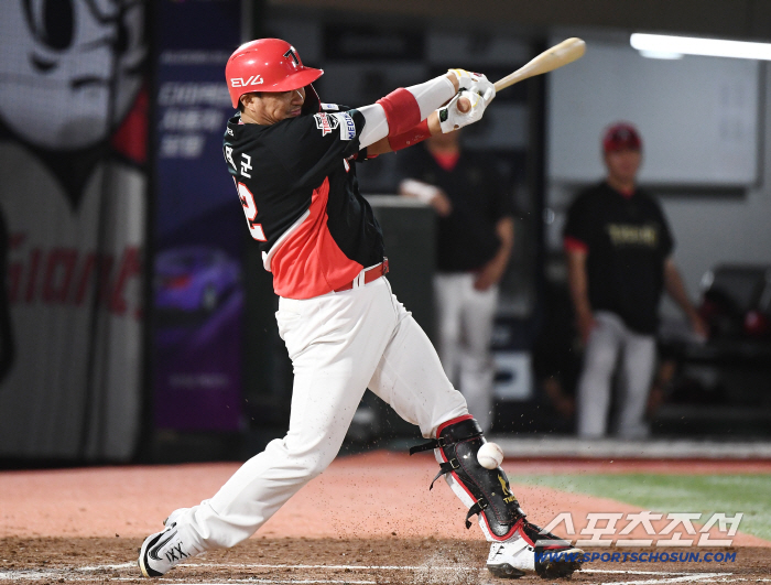  Kim Tae-gun's batting is corrected from foul to fair