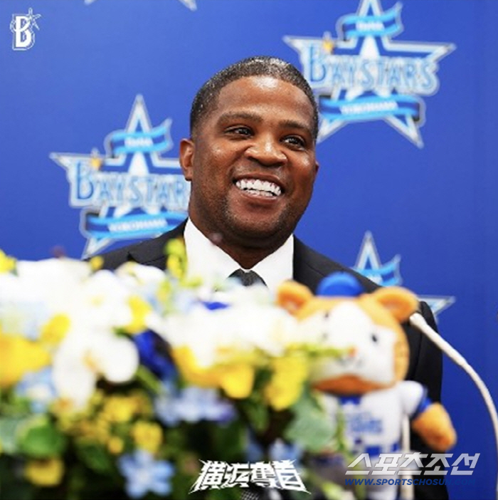 This is the first time in three years that Fujinami returned to the stadium, bringing spectators to the second division, shut out three batters in the first inning with five pitches up to 156 kilometers