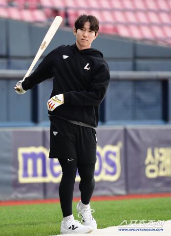 Wow, good news. Key shortstop is finally playing again. Movement OK, weekend preparation for the second team 