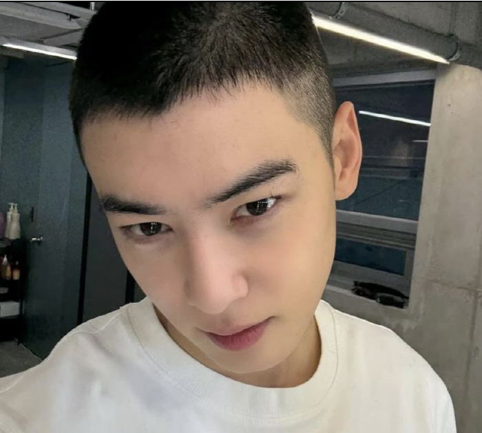 Cha Eun-woo joined the military on the 28th → Showing his shaved head without humiliation, please don't forget