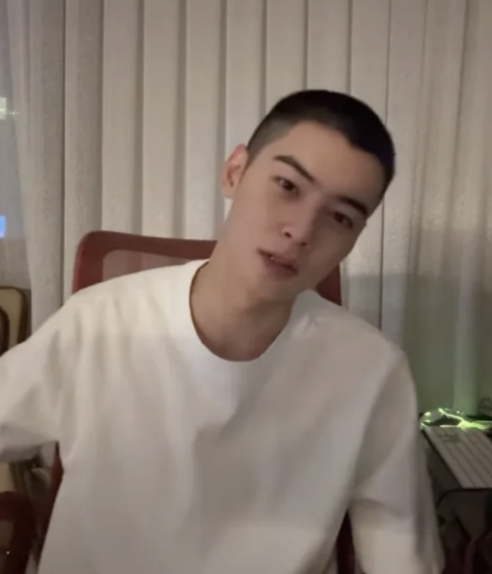 Cha Eun-woo joined the military on the 28th → Showing his shaved head without humiliation, please don't forget