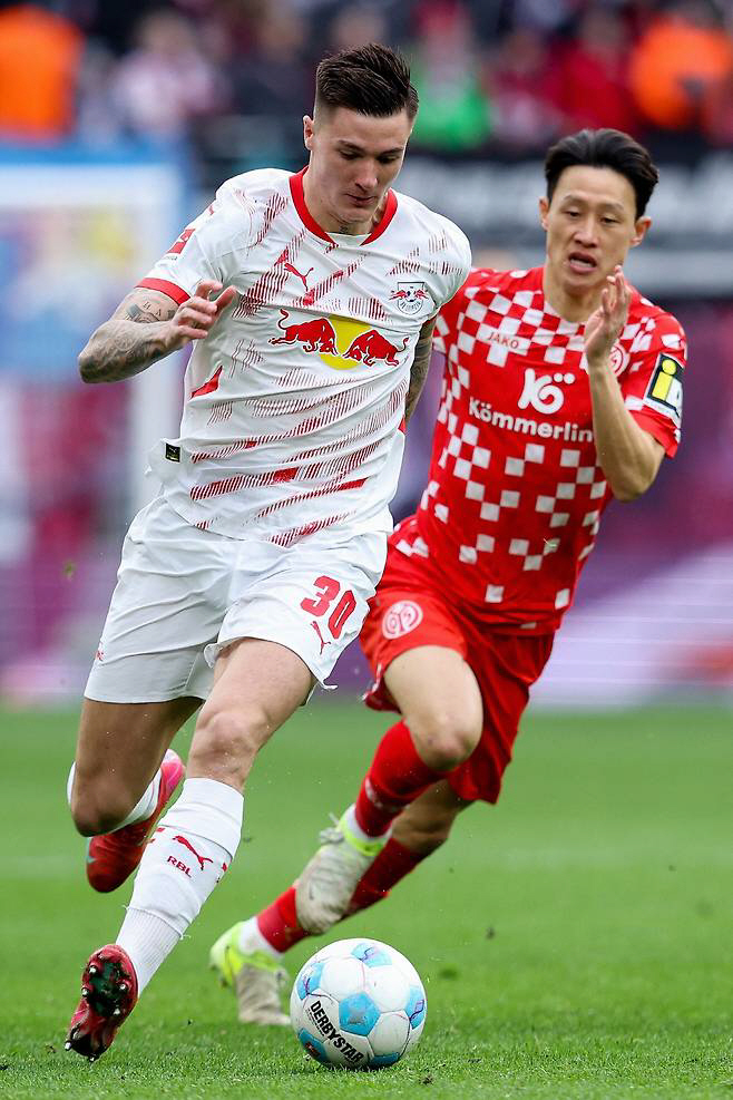 Hot strikers' serial movements Daas → Bayern, Isaac → Liverpool, Seschuko → Newcastle imminent