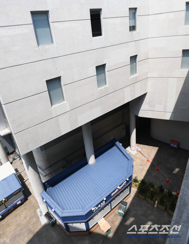 How long has it been since the Enfak disaster…Signage has fallen in the new stadium in the fifth month of its opening Implementation of reinforcement work