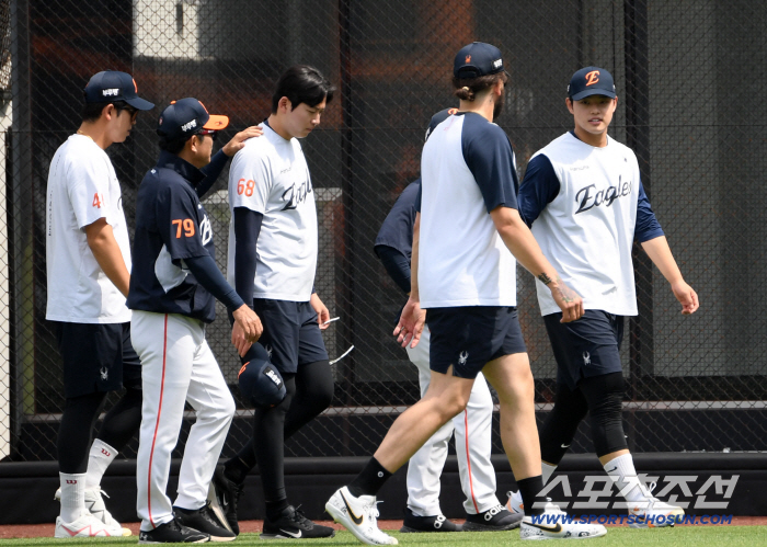 Is there another pitcher who has experienced such a big game in Hanwha? I believe in the value of 7.8 billion FA