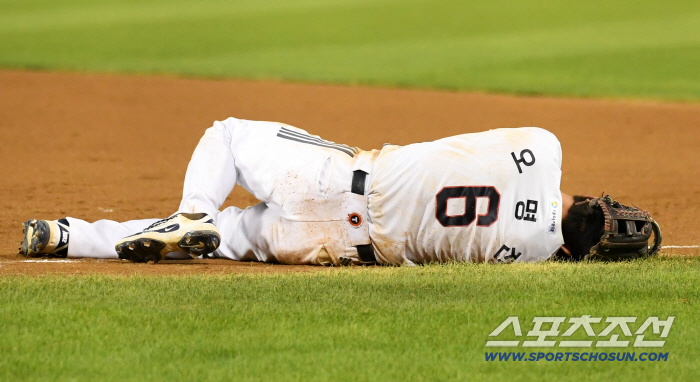 It's like a rebound. What a surprise! Doosan's key infielder Oh Myung-jin injured → He was hurt while diving