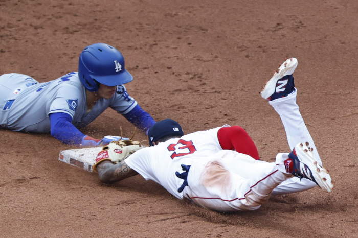 Kim Hye-sung 25.2% → 43.5% Shocking Strikeout Soars, I wondered why, but I kept swinging Roberts with a painful shoulder