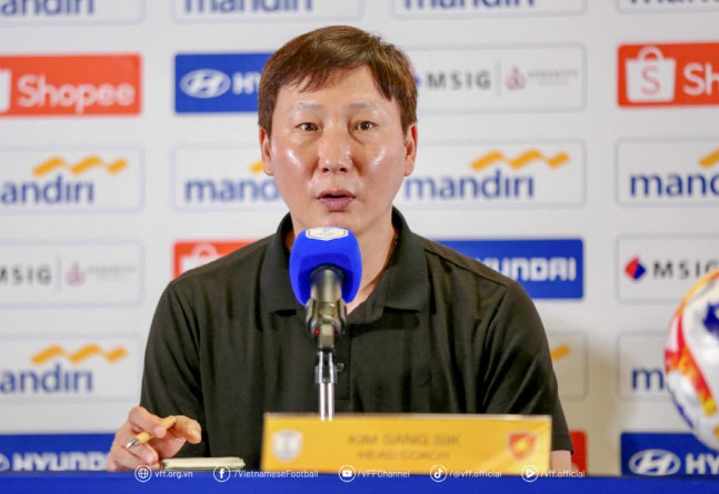 Kim Sang-sik's great challenge, which neither Park Hang-seo nor Shin Tae-yong did, swept the Southeast Asian trophy