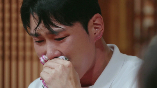 Ko Jung-woo, since 2nd grade, has been living in the abandoned house of his grandmother..I've been taking depressive drugs for 10 years