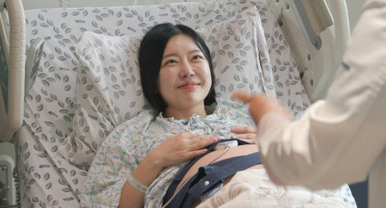Lady Jane ♥ Lim Hyun-tae reveals her twin daughters' faces for the first time..Just like the beauty gene