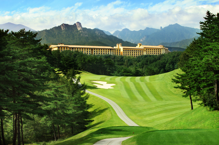 Let's go to Gangwon-do in the hot summer! X Golf Attracts Golfers With Various Package Products