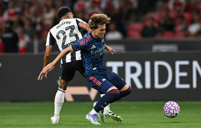 Middle schooler Dowman Appears, Younger than High Schooling Yamal. EPL's crazy talent first-team showcase, born in 2009, exploded properly. It's hard for a director to be 15 years old