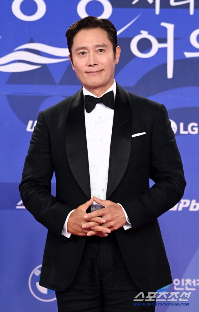 Lee Byung-hun to Host 30th Busan International Film Festival Opening Ceremony