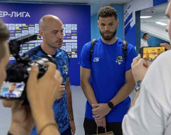 Return half of the players' salaries. The recent situation of an ambitious man who betrayed his teacher Enrique, 04 Anger explodes after a crushing defeat