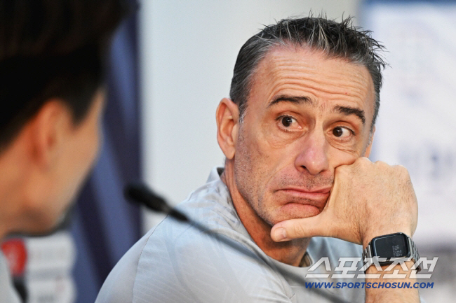 Should Vantu cry as he leaves, challenging football's all-time achievements? The ideal candidate for the revival of football in 2002 when he entered the last WC finals