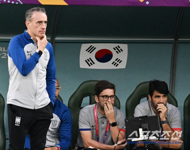 Should Vantu cry as he leaves, challenging football's all-time achievements? The ideal candidate for the revival of football in 2002 when he entered the last WC finals