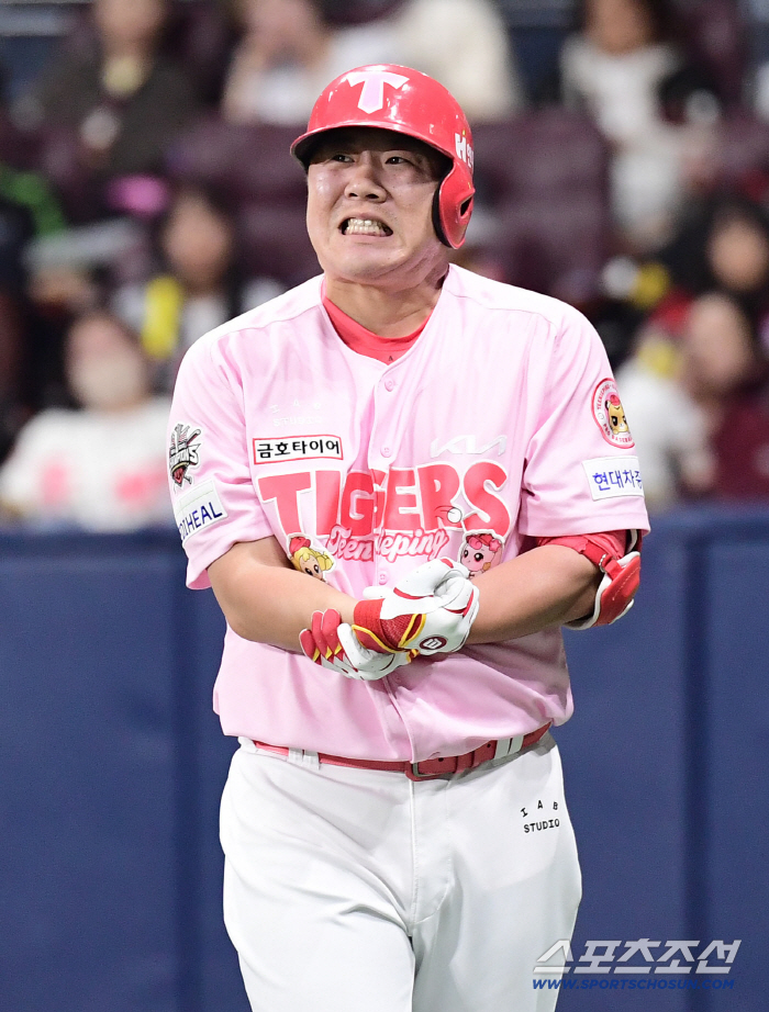 Why did KIA suddenly give up its franchise star and national university outfielder? Why did it force an extreme trade?