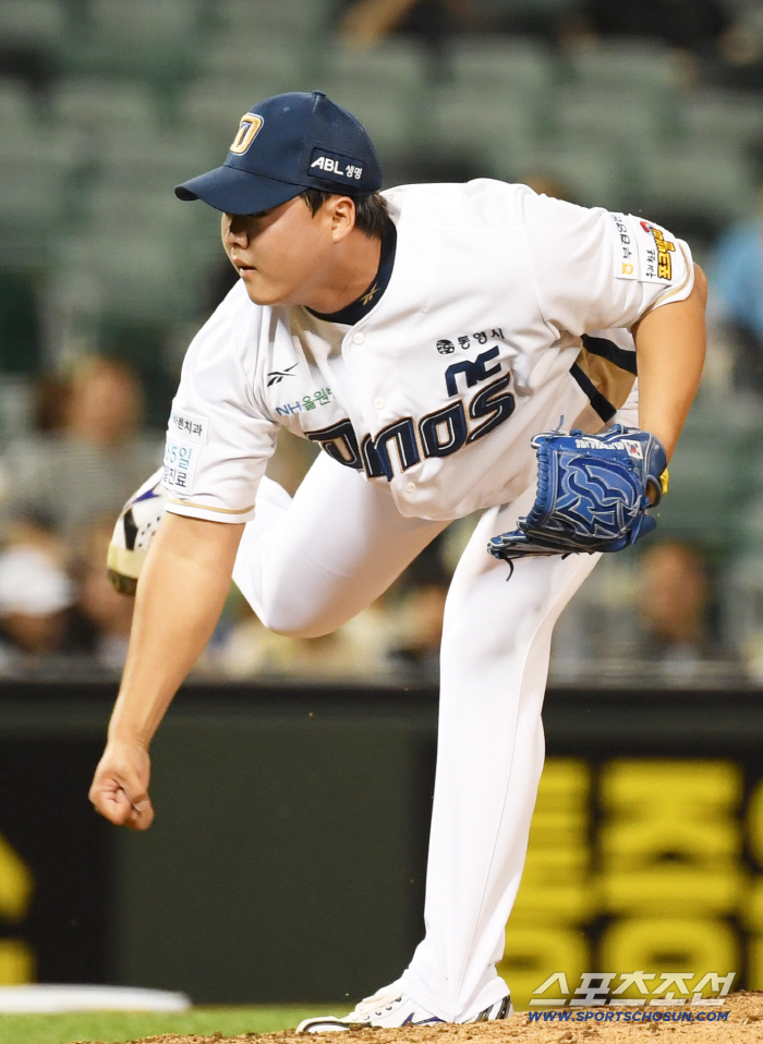 Why did KIA suddenly give up its franchise star and national university outfielder? Why did it force an extreme trade?