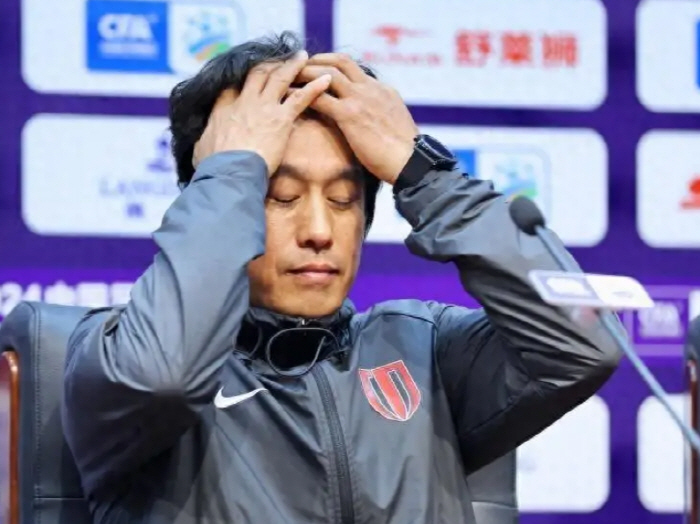 You don't have to ask Director Jung Won to save your life because you have to pay the maximum annual salary for three more years right now! Fans are also excited to discuss it with the team's leadership